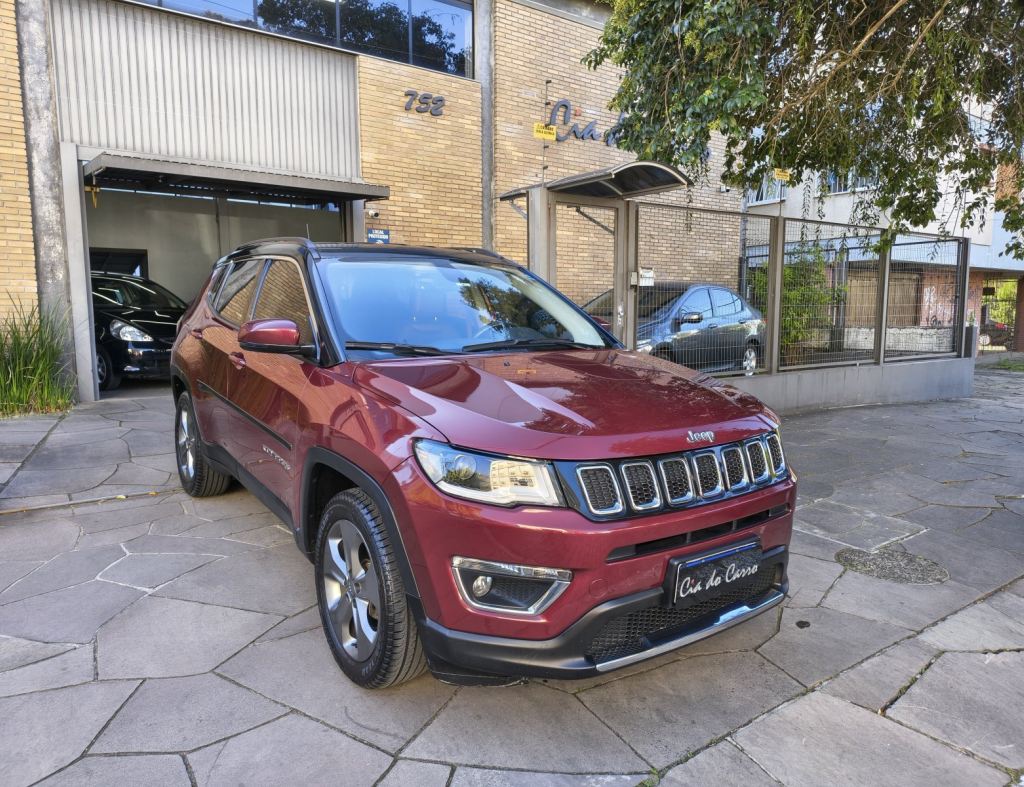 JEEP COMPASS LONGITUDE 2.0 AUTOMÁTICA BANCOS EM COURO PNEUS NOVOS SOM BEATS E SUBWOOFER