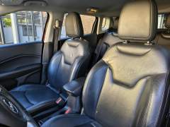 JEEP COMPASS LONGITUDE 2.0 AUTOMÁTICA BANCOS EM COURO PNEUS NOVOS SOM BEATS E SUBWOOFER imagem 12