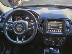 JEEP COMPASS LONGITUDE 2.0 AUTOMÁTICA BANCOS EM COURO PNEUS NOVOS SOM BEATS E SUBWOOFER imagem 14