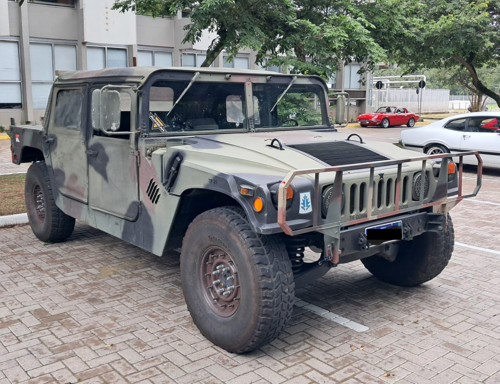HUMMER M998 1989, VERSÃO ORIGINAL DO LENDÁRIO JIPE MILITAR HUMVEE