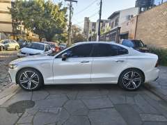 VOLVO S 60 2.0 TURBO R-DESIGN HIBRIDO PLUGIN 408 CV AUTOMÁTICO PNEUS NOVOS IMPECÁVEL imagem 4 VOLVO S 60 2.0 TURBO R-DESIGN HIBRIDO PLUGIN 408 CV AUTOMÁTICO PNEUS NOVOS IMPECÁVEL imagem 4