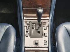 MERCEDES BENZ E 420 4.2 ELEGANCE V8 AUTOMÁTICA ANO 1997 COM APENAS 45.240 Km VEÍCULO DE COLEÇÃO IMPECÁVEL imagem 15 MERCEDES BENZ E 420 4.2 ELEGANCE V8 AUTOMÁTICA ANO 1997 COM APENAS 45.240 Km VEÍCULO DE COLEÇÃO IMPECÁVEL imagem 15